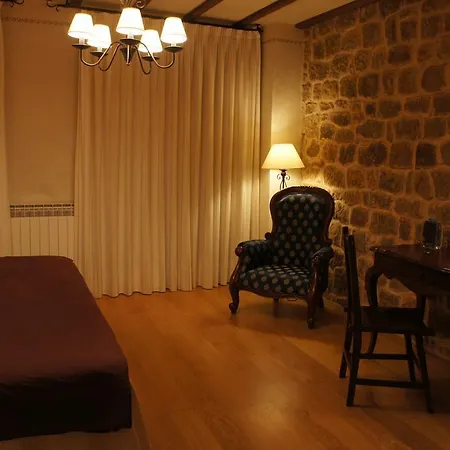 La De Castroviejo Hotel 2*